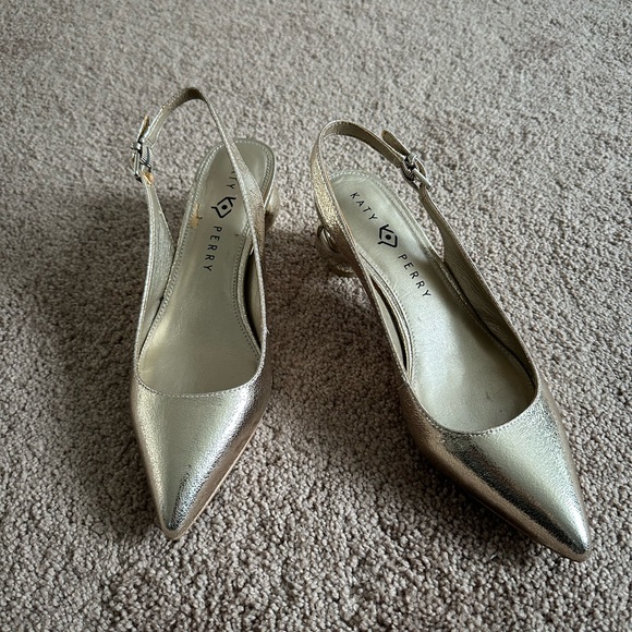 Katy Perry ‘The Adora’ Gold Metallic Slingback Pump - Picture 2 of 7